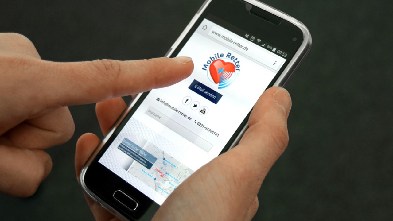 Die App "Mobile Retter" auf einem Smartphone installiert